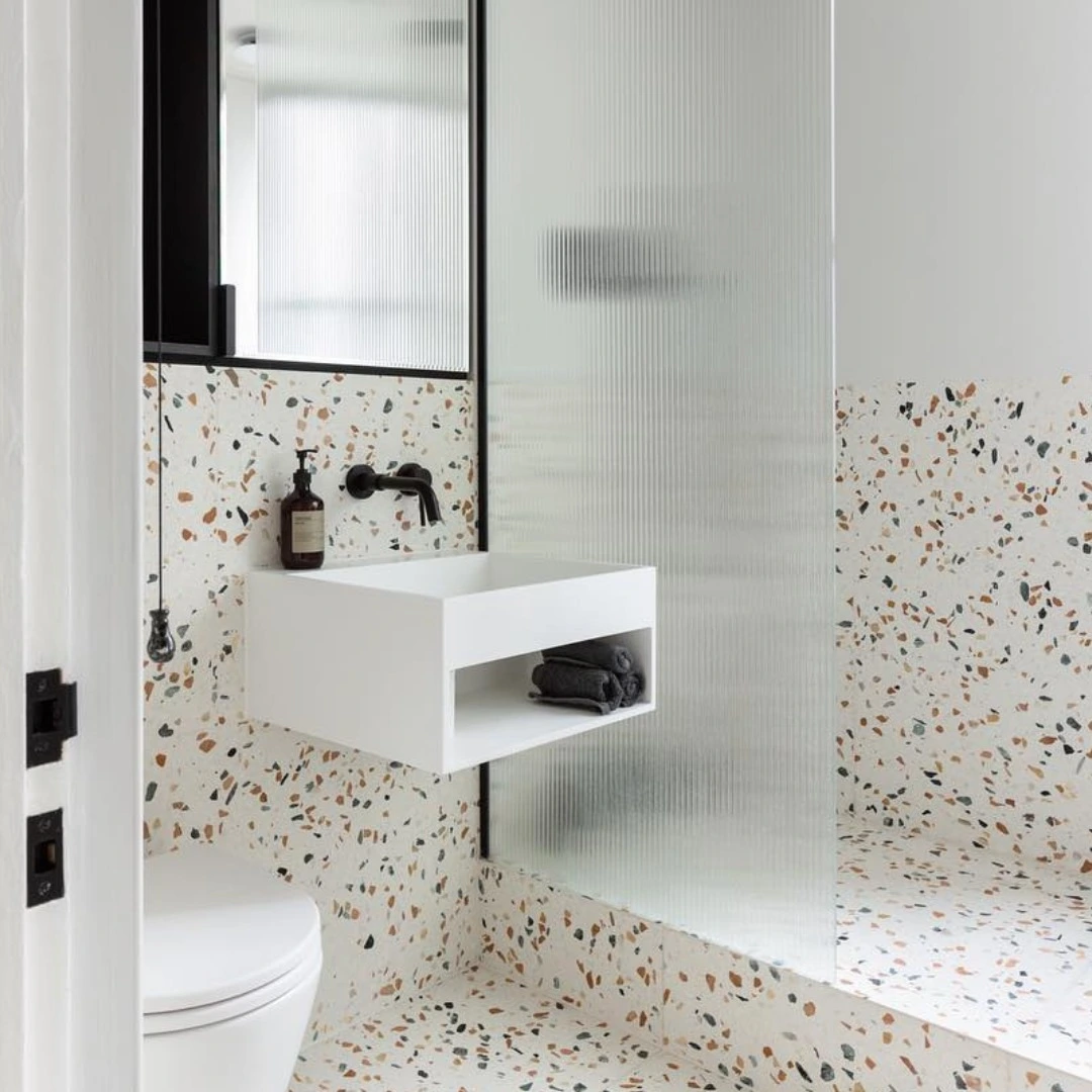 Floating vanity unit with integrated basin in a compact bathroom