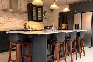 Compare six corded and cordless oscillating multi-tools for grout removal, scraping, sanding and precise renovation cuts.