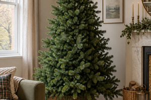 How to Choose an Artificial Christmas Tree That Looks Realistic