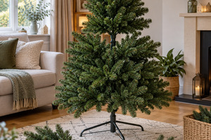 Hinged vs Hook-On Christmas Tree Branches: Which Is Better?